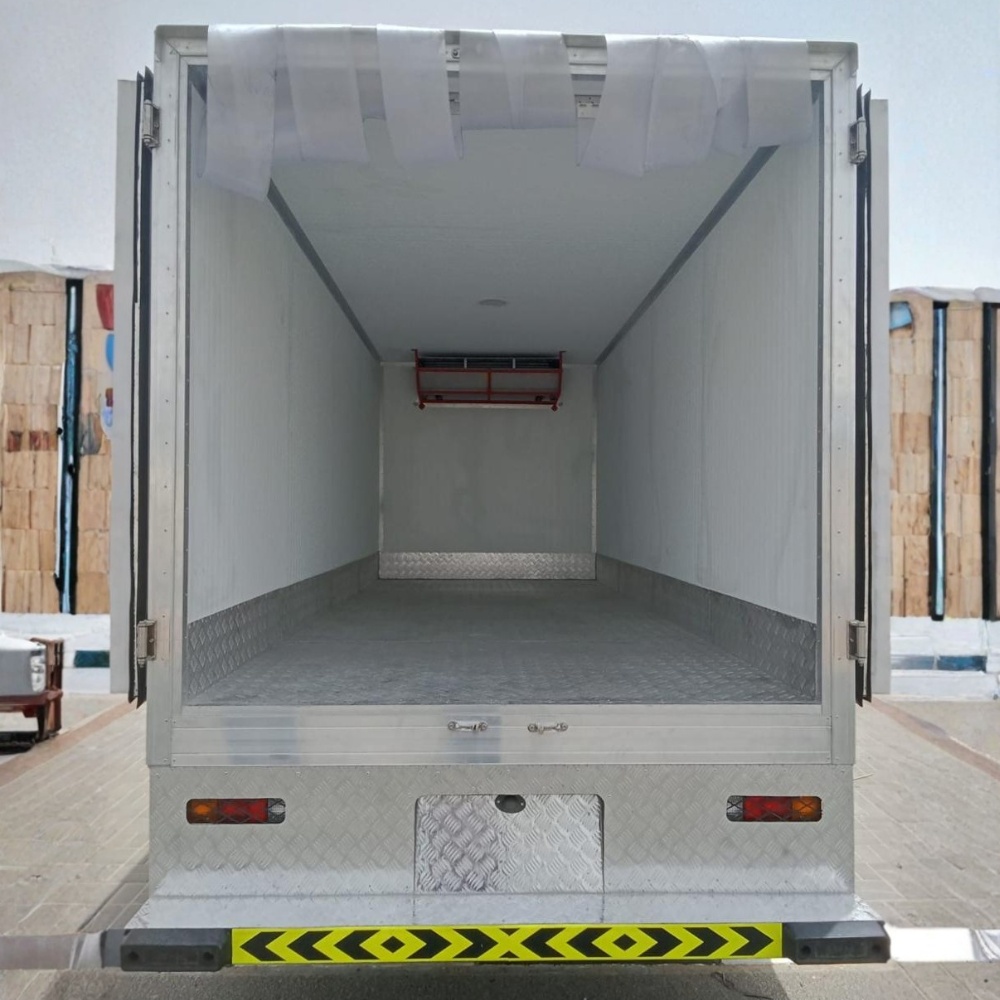 Self Diesel Engine Refrigerated Truck