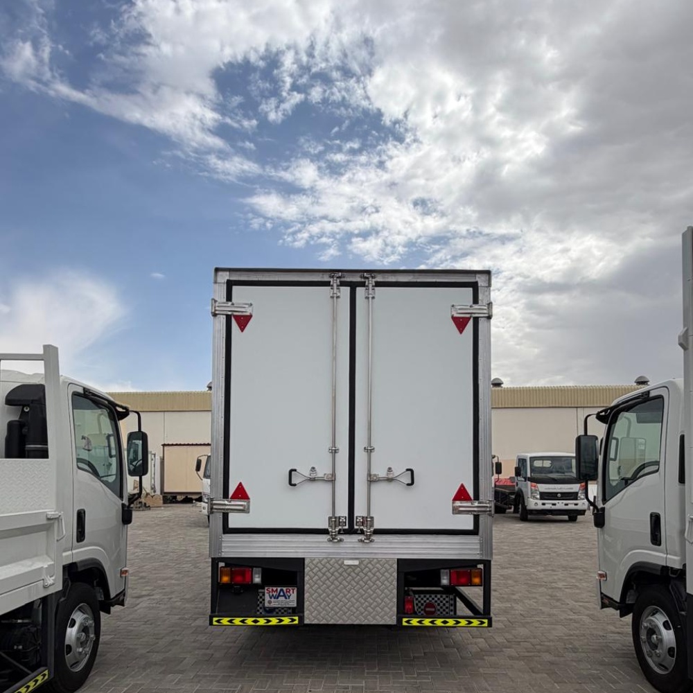 Self Diesel Engine Refrigerated Truck